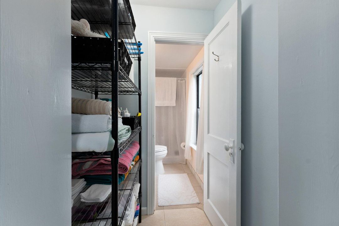 Active With Contract: $549,900 (6 beds, 4 baths, 2956 Square Feet)