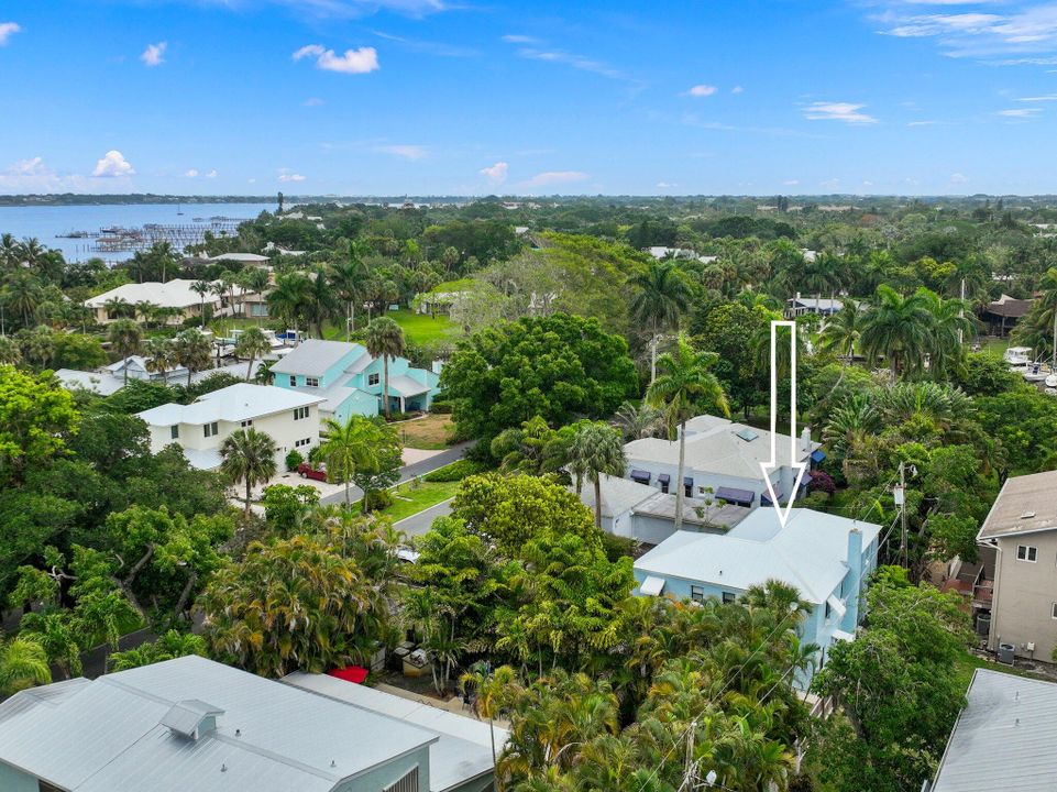 Active With Contract: $549,900 (6 beds, 4 baths, 2956 Square Feet)