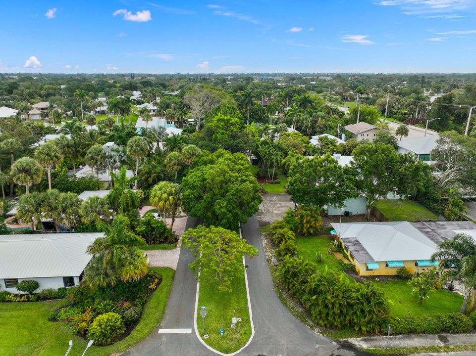 Active With Contract: $549,900 (6 beds, 4 baths, 2956 Square Feet)