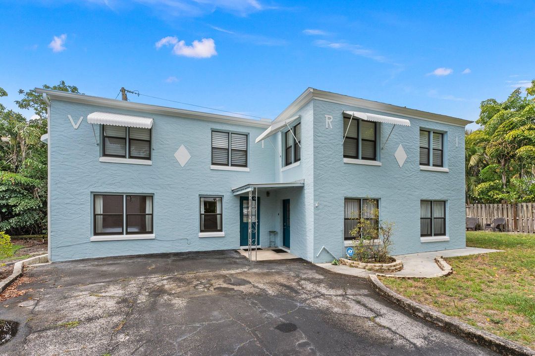 Active With Contract: $549,900 (6 beds, 4 baths, 2956 Square Feet)