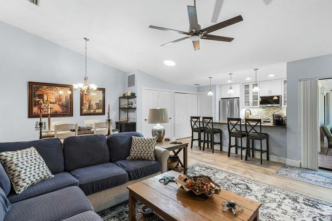 Activo con contrato: $325,000 (2 camas, 2 baños, 1128 Pies cuadrados)