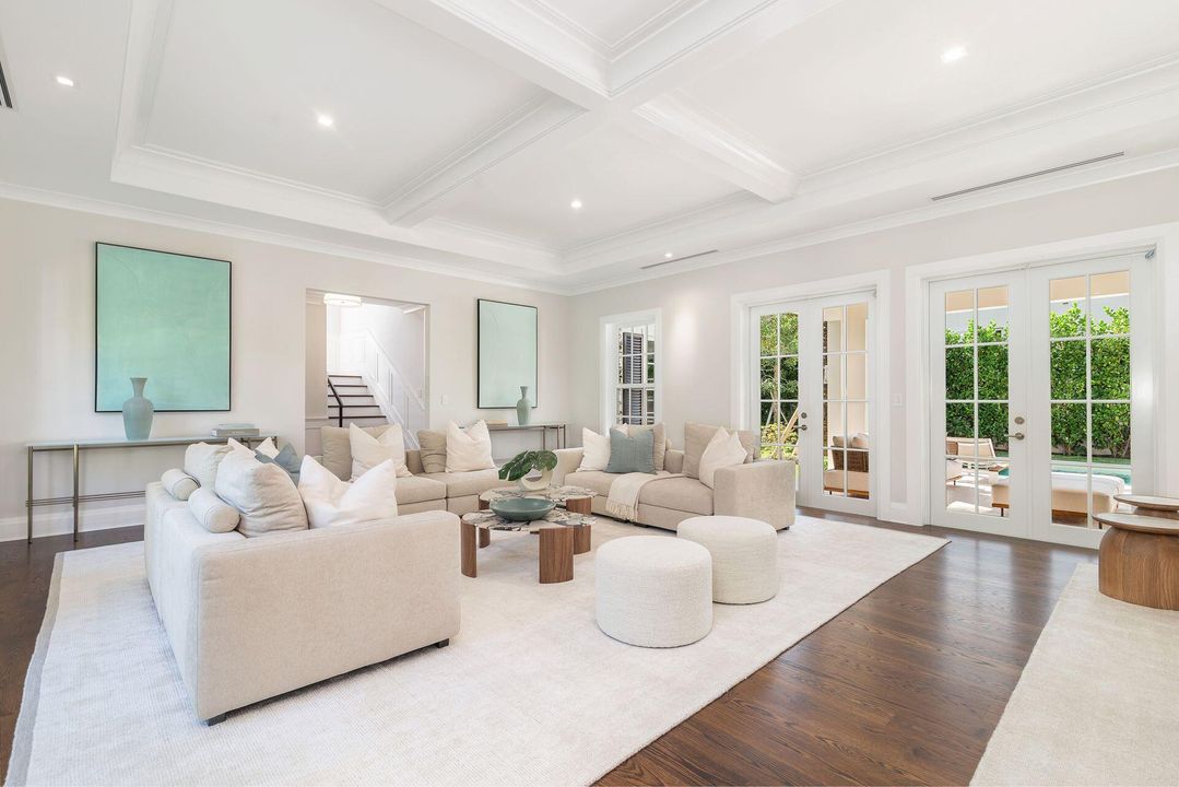 For Rent: $125,000 (4 beds, 6 baths, 7337 Square Feet)