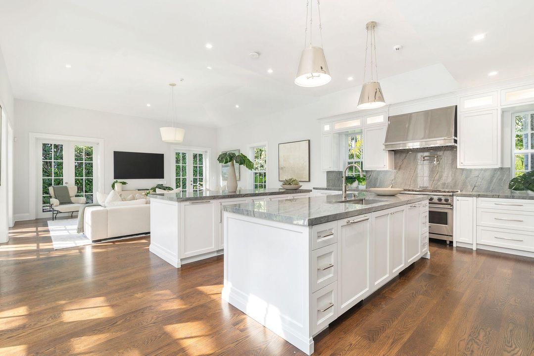 For Rent: $125,000 (4 beds, 6 baths, 7337 Square Feet)