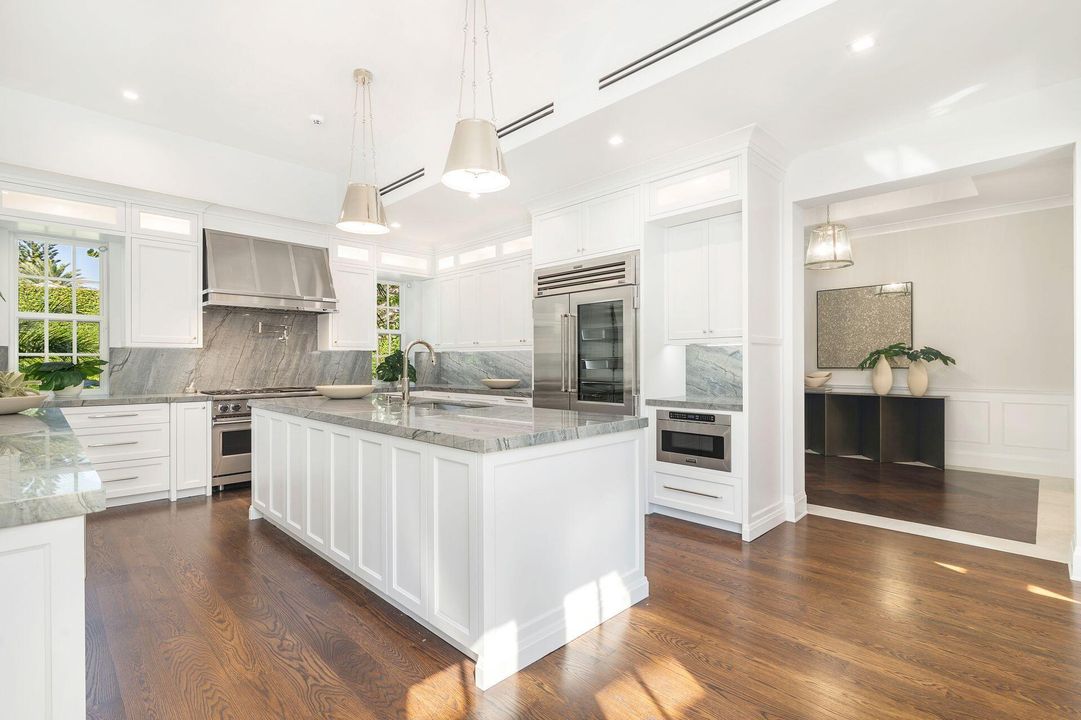 For Rent: $125,000 (4 beds, 6 baths, 7337 Square Feet)