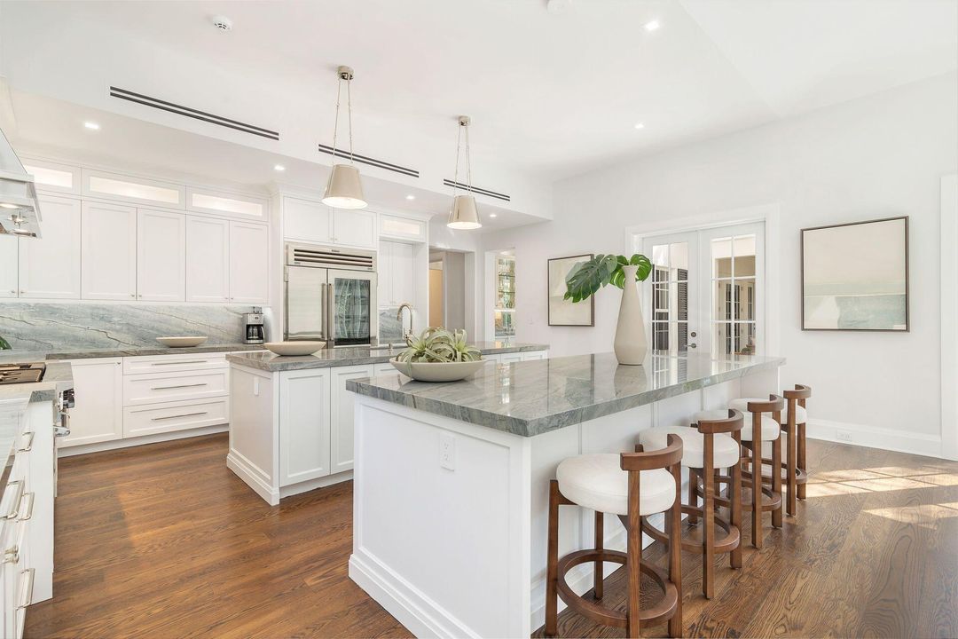 For Rent: $125,000 (4 beds, 6 baths, 7337 Square Feet)