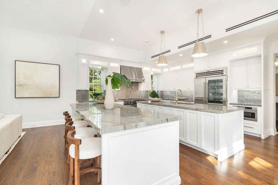 For Rent: $125,000 (4 beds, 6 baths, 7337 Square Feet)