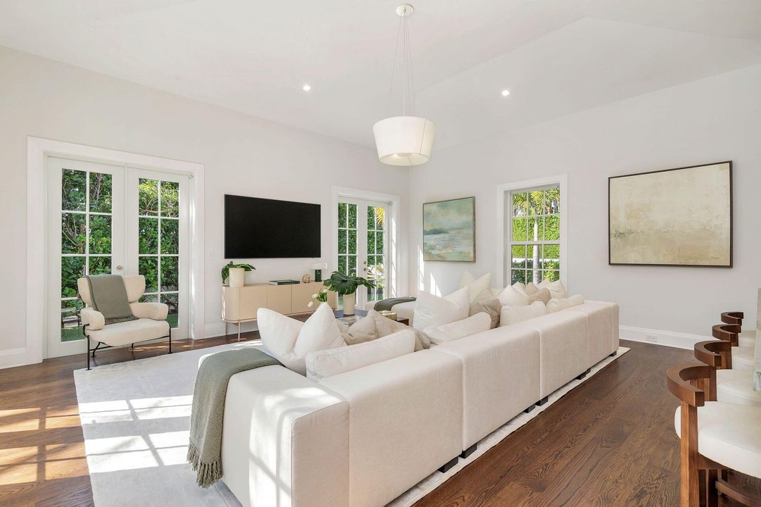 For Rent: $125,000 (4 beds, 6 baths, 7337 Square Feet)