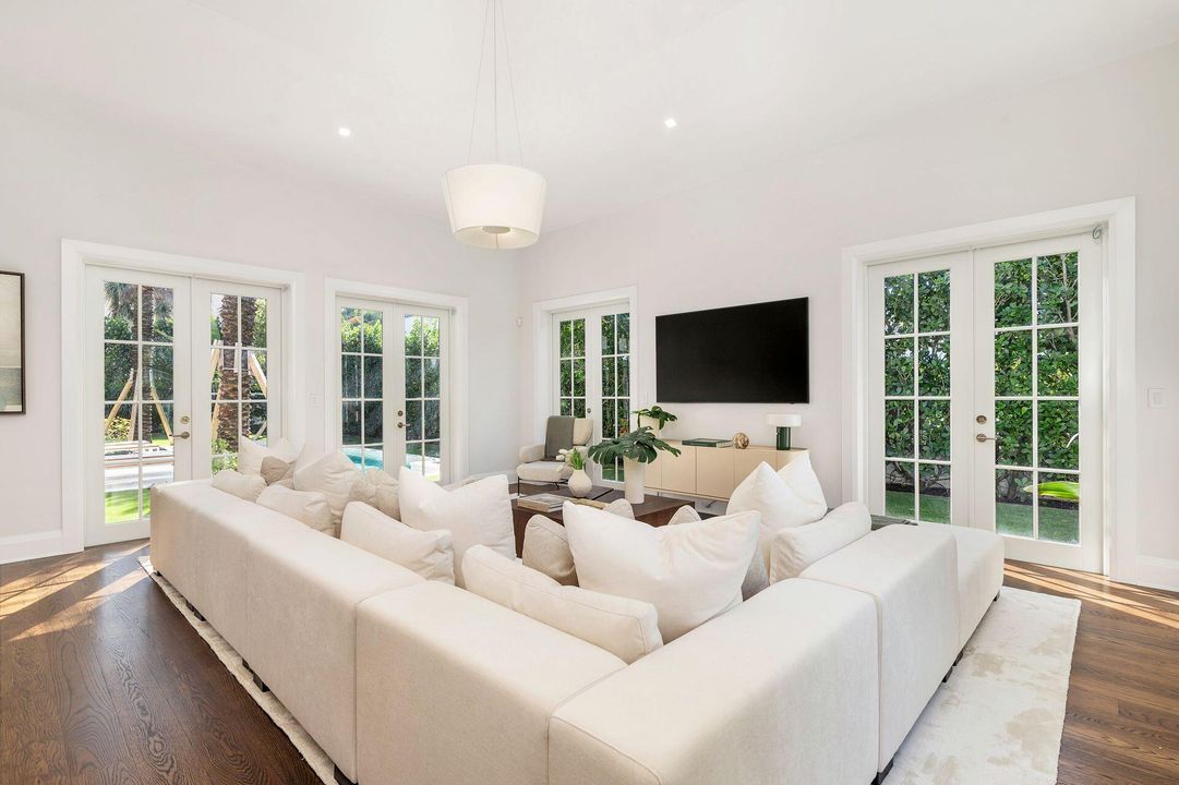 For Rent: $125,000 (4 beds, 6 baths, 7337 Square Feet)