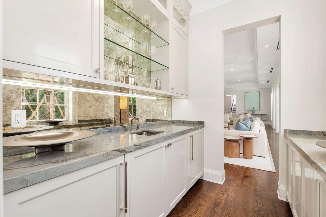 For Rent: $125,000 (4 beds, 6 baths, 7337 Square Feet)