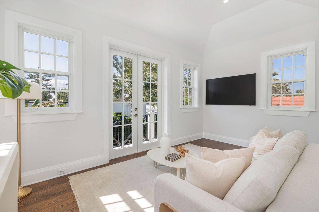 For Rent: $125,000 (4 beds, 6 baths, 7337 Square Feet)