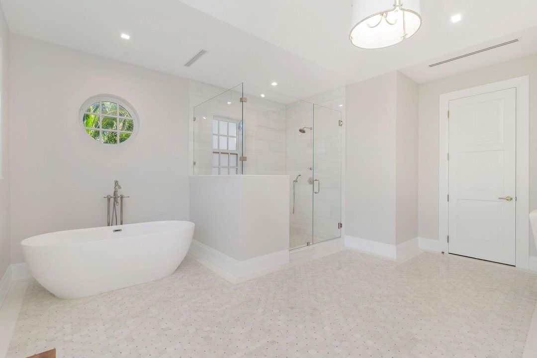 For Rent: $125,000 (4 beds, 6 baths, 7337 Square Feet)