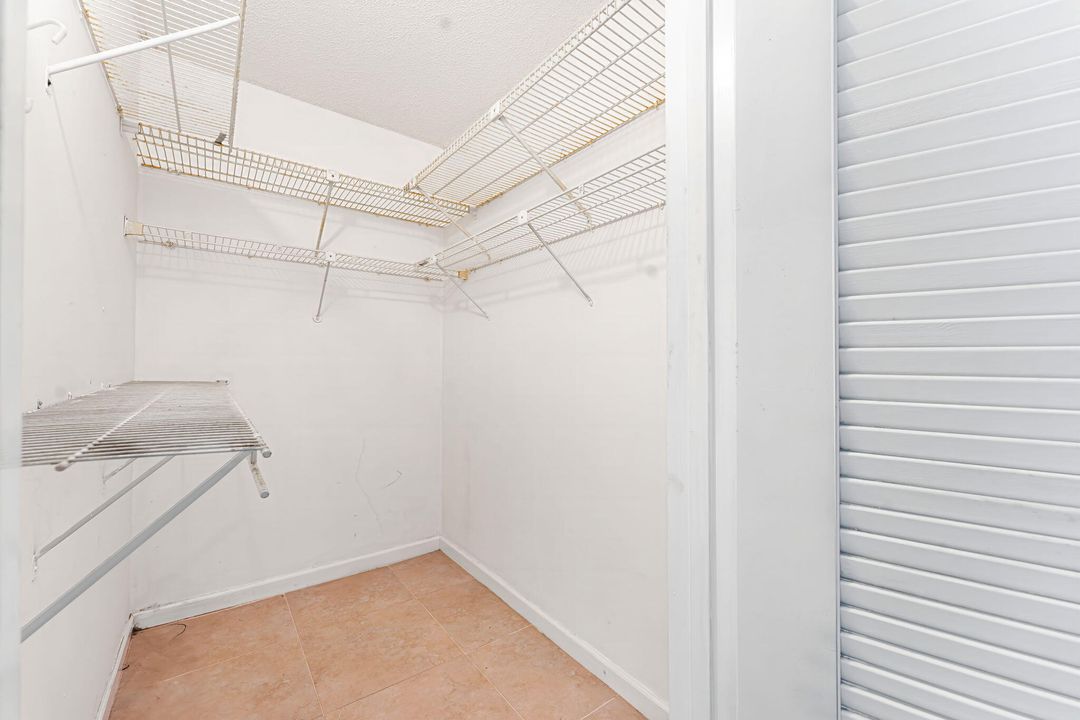 待售: $124,900 (2 贝兹, 2 浴室, 896 平方英尺)