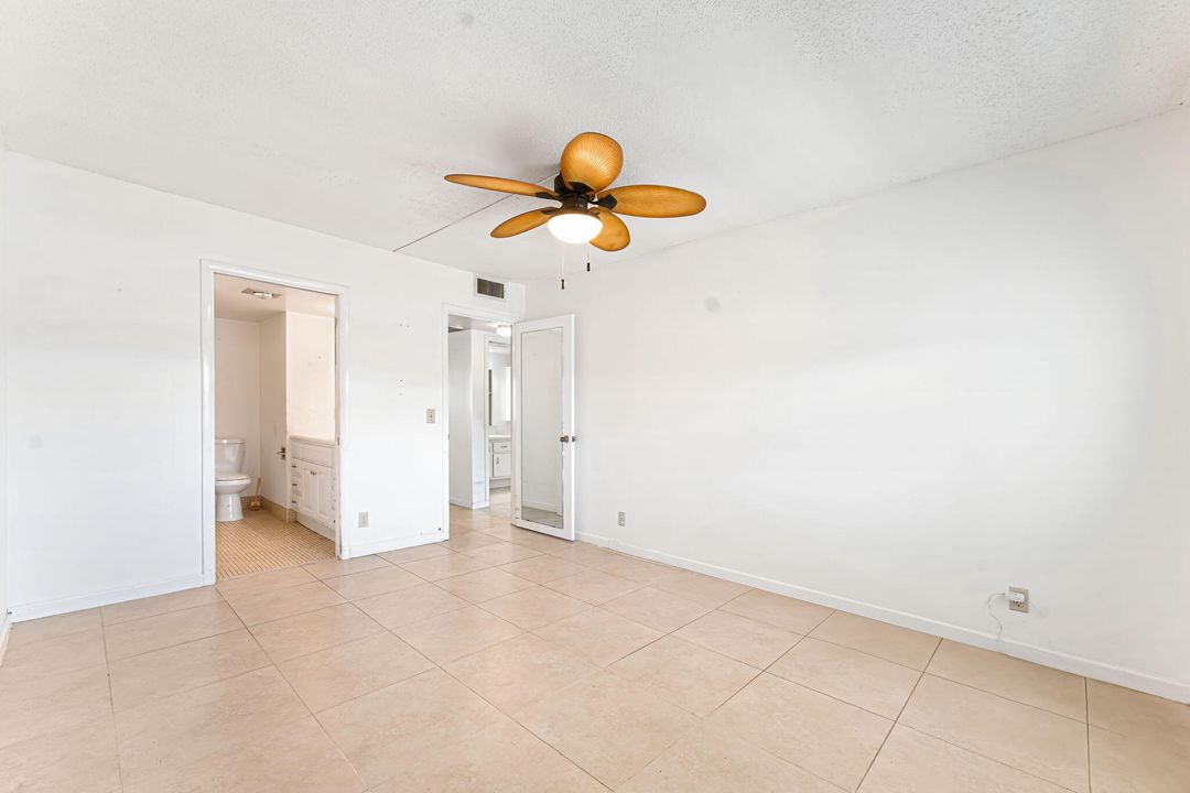 待售: $124,900 (2 贝兹, 2 浴室, 896 平方英尺)