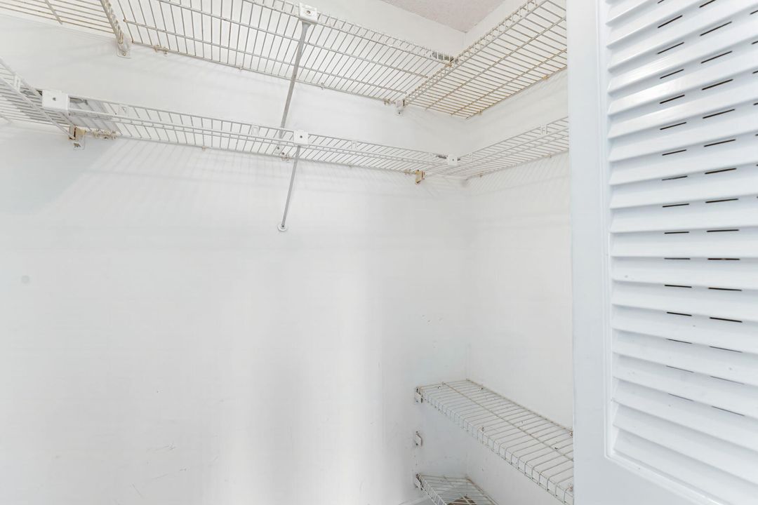 待售: $124,900 (2 贝兹, 2 浴室, 896 平方英尺)