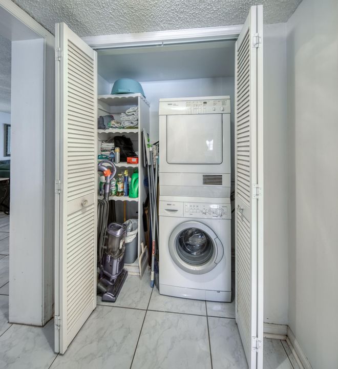 For Sale: $315,000 (2 beds, 2 baths, 1421 Square Feet)