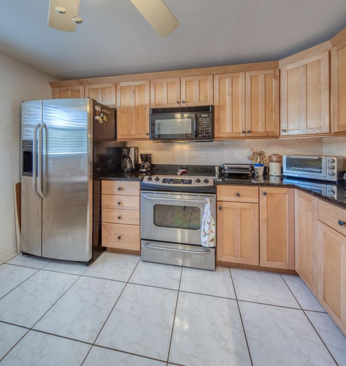 For Sale: $315,000 (2 beds, 2 baths, 1421 Square Feet)