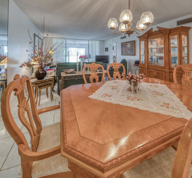 For Sale: $315,000 (2 beds, 2 baths, 1421 Square Feet)