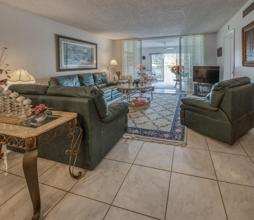 For Sale: $315,000 (2 beds, 2 baths, 1421 Square Feet)