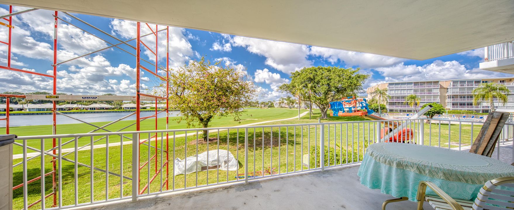 For Sale: $315,000 (2 beds, 2 baths, 1421 Square Feet)