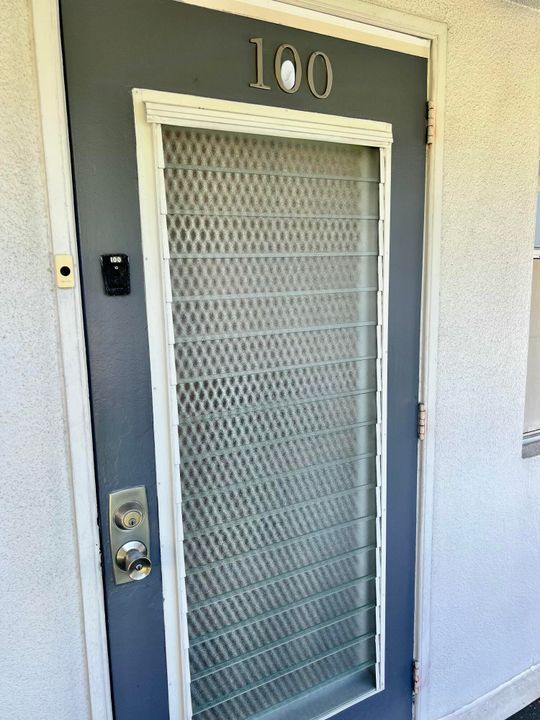 На продажу: $94,900 (1 спален, 1 ванн, 700 Квадратных фут)