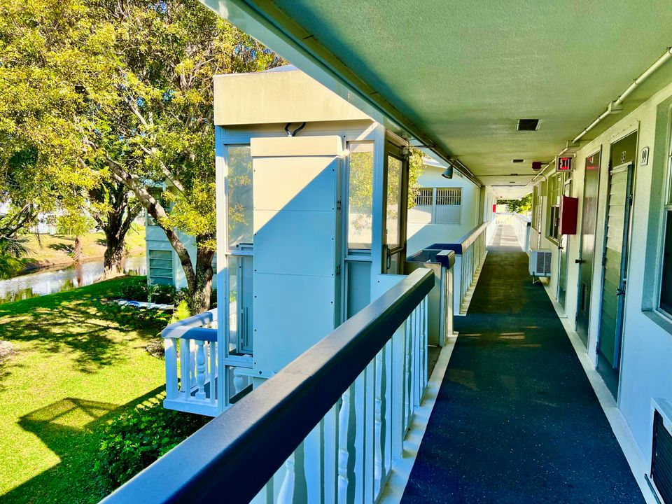 На продажу: $94,900 (1 спален, 1 ванн, 700 Квадратных фут)