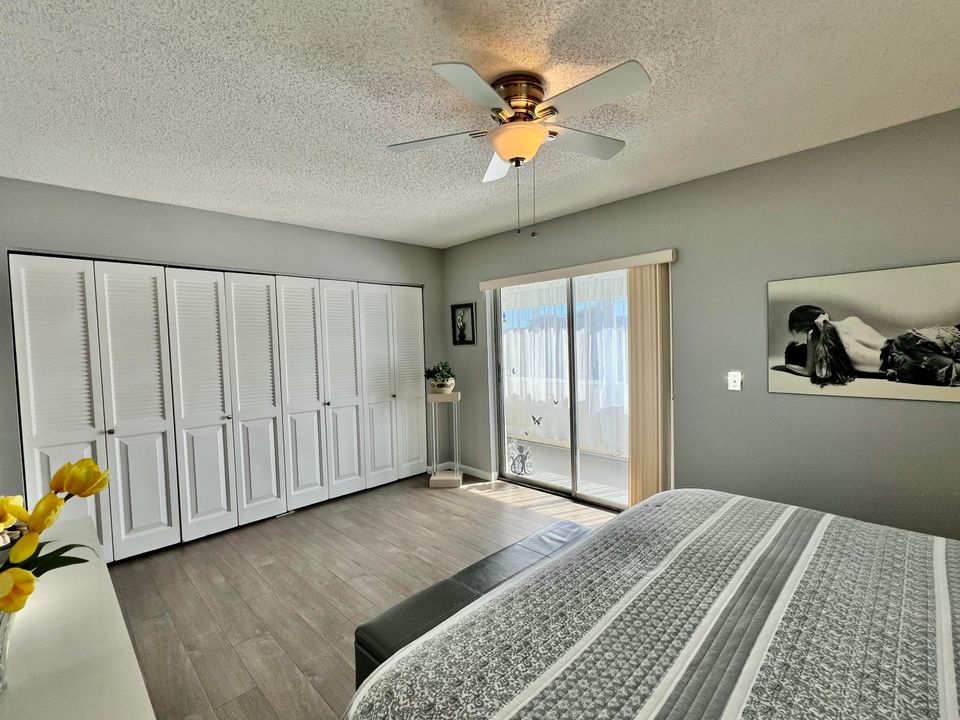 На продажу: $94,900 (1 спален, 1 ванн, 700 Квадратных фут)