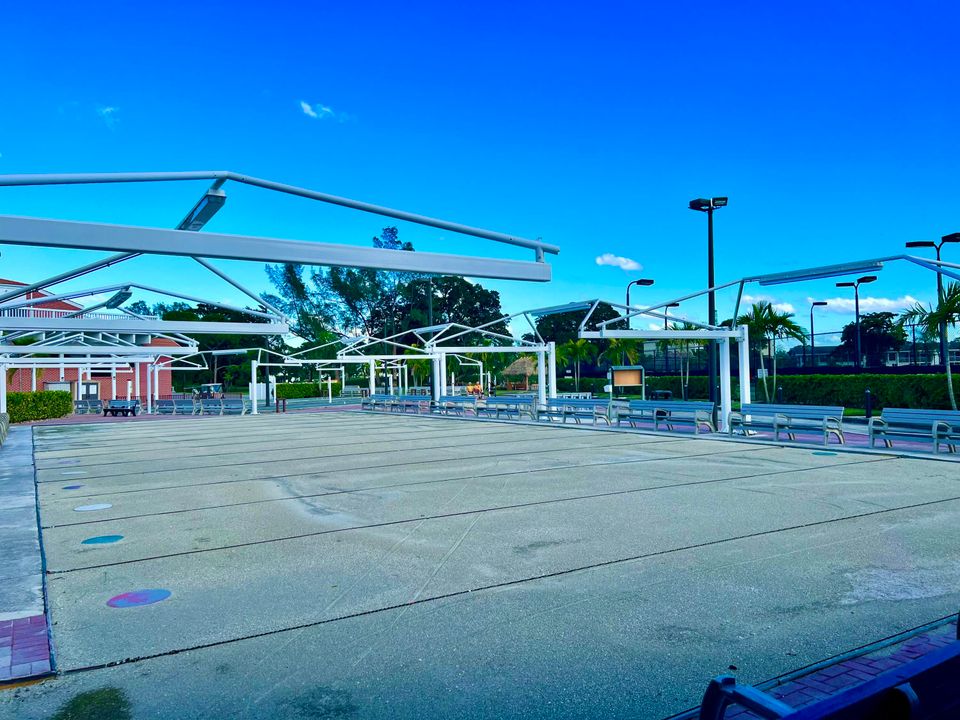 На продажу: $94,900 (1 спален, 1 ванн, 700 Квадратных фут)