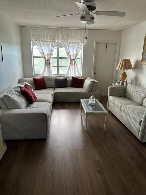 Active With Contract: $126,500 (2 beds, 2 baths, 950 Square Feet)