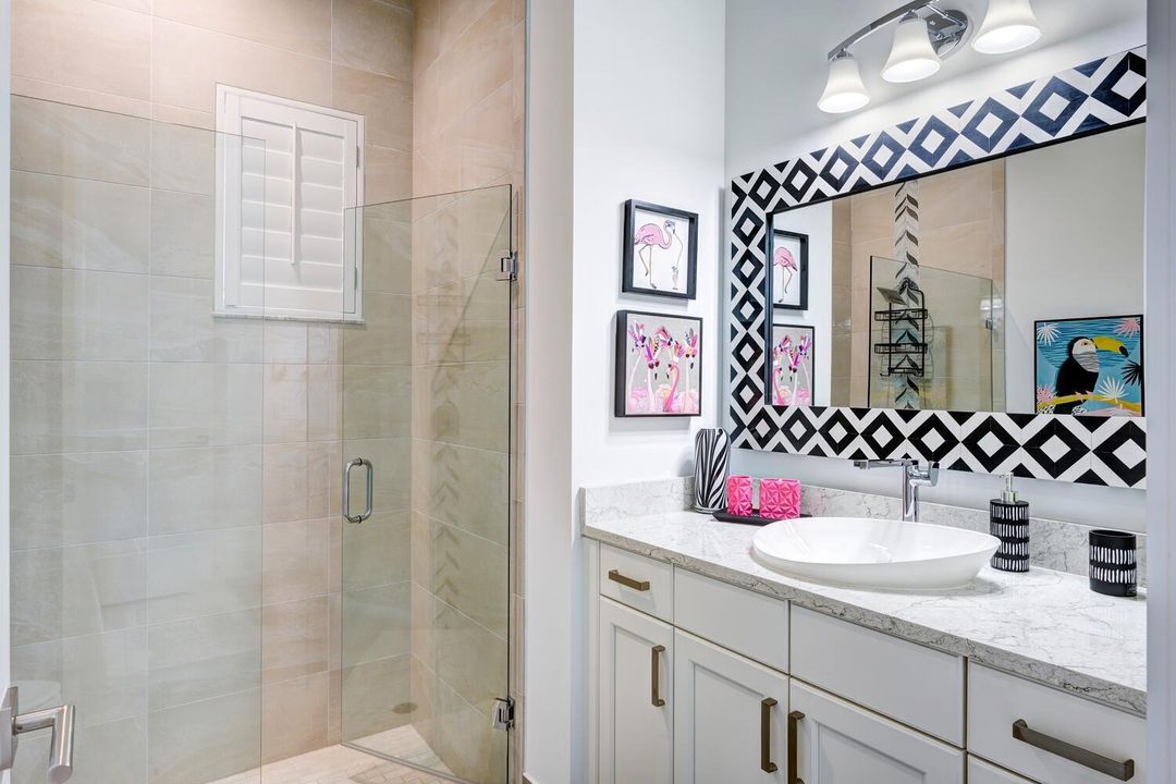 合同活跃: $3,900,000 (5 贝兹, 6 浴室, 4879 平方英尺)