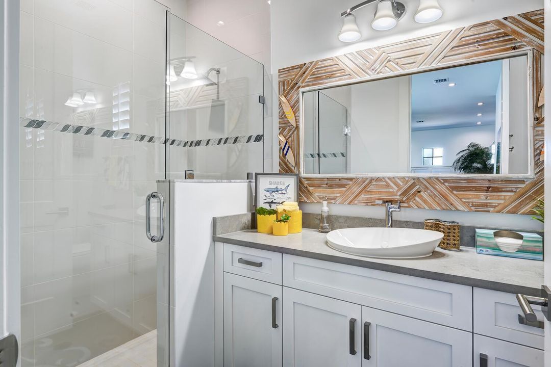 合同活跃: $3,900,000 (5 贝兹, 6 浴室, 4879 平方英尺)