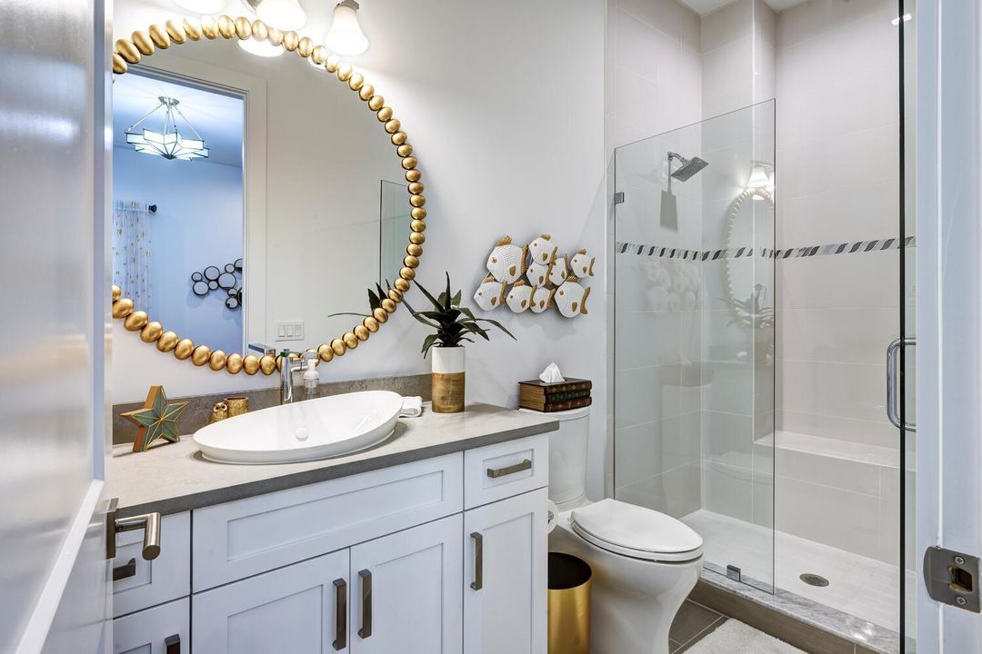 合同活跃: $3,900,000 (5 贝兹, 6 浴室, 4879 平方英尺)