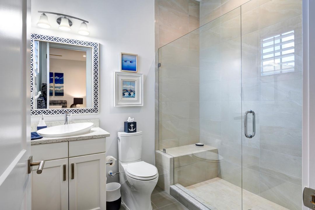 合同活跃: $3,900,000 (5 贝兹, 6 浴室, 4879 平方英尺)