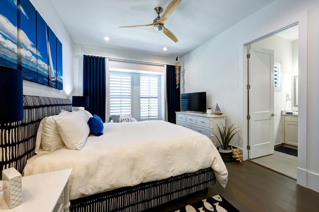 合同活跃: $3,900,000 (5 贝兹, 6 浴室, 4879 平方英尺)