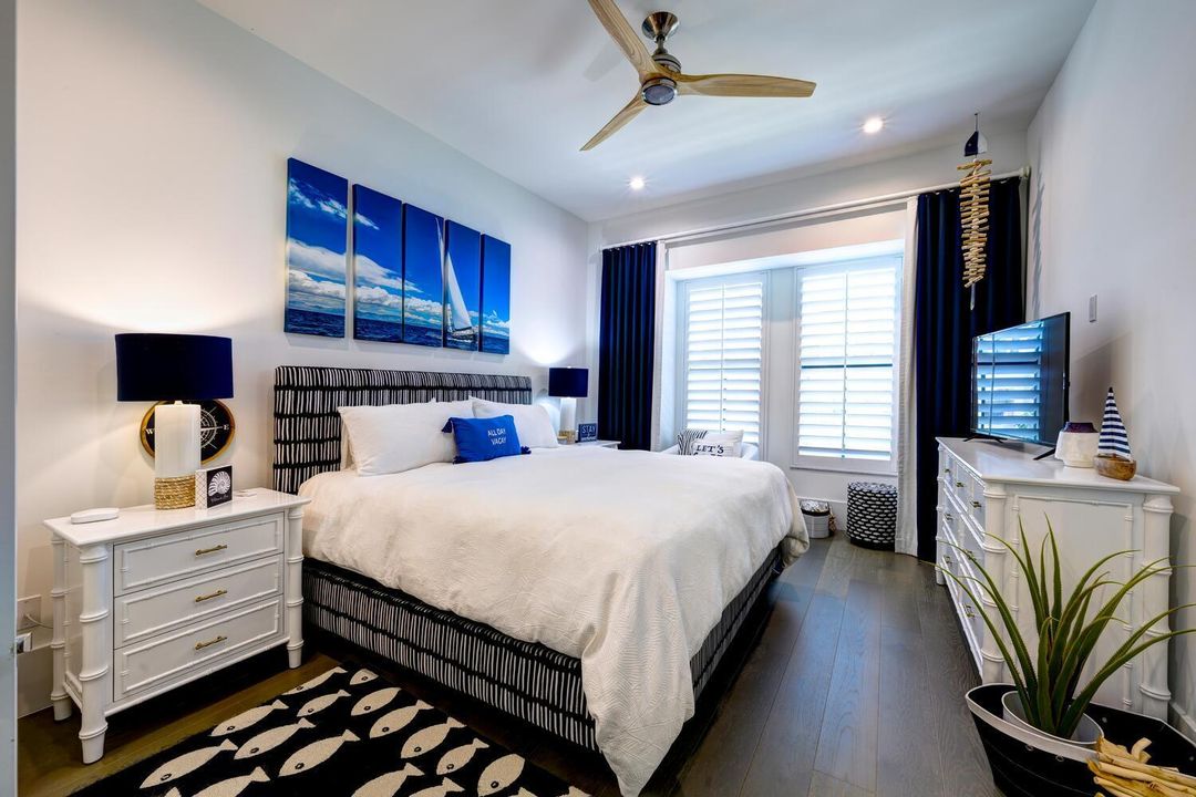 合同活跃: $3,900,000 (5 贝兹, 6 浴室, 4879 平方英尺)