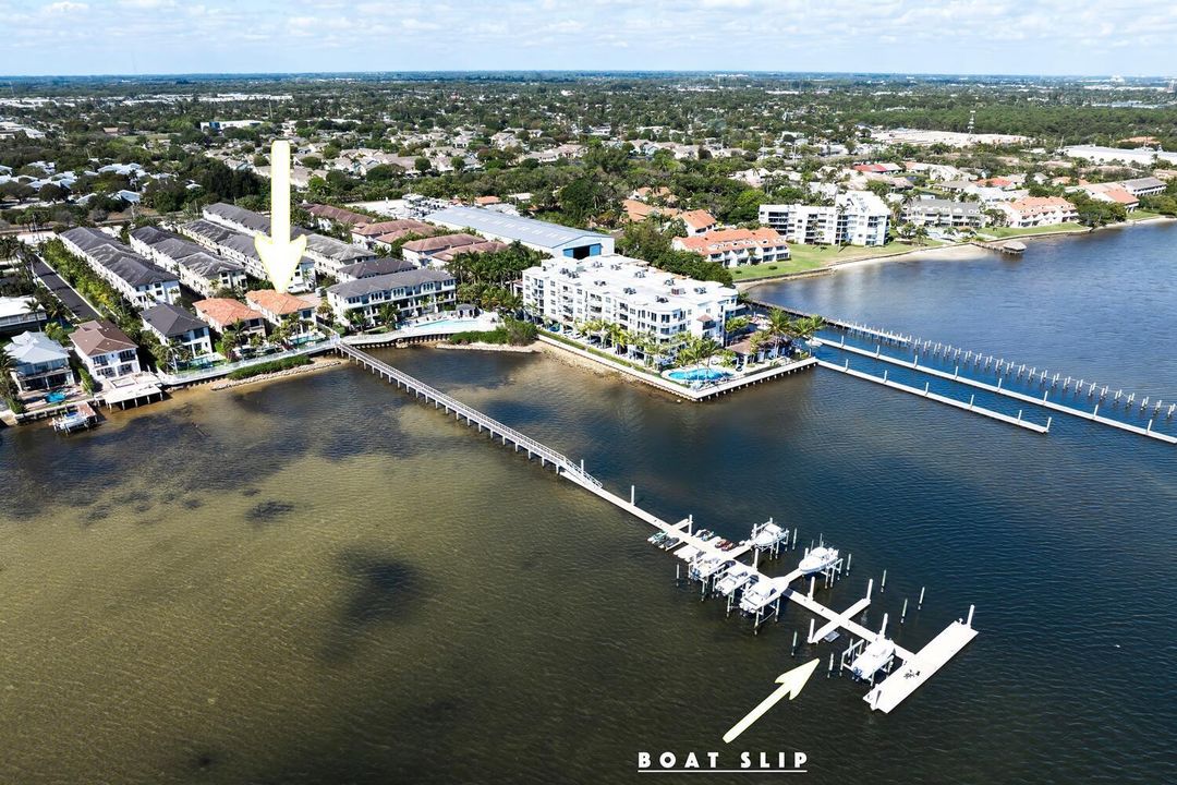 合同活跃: $3,900,000 (5 贝兹, 6 浴室, 4879 平方英尺)