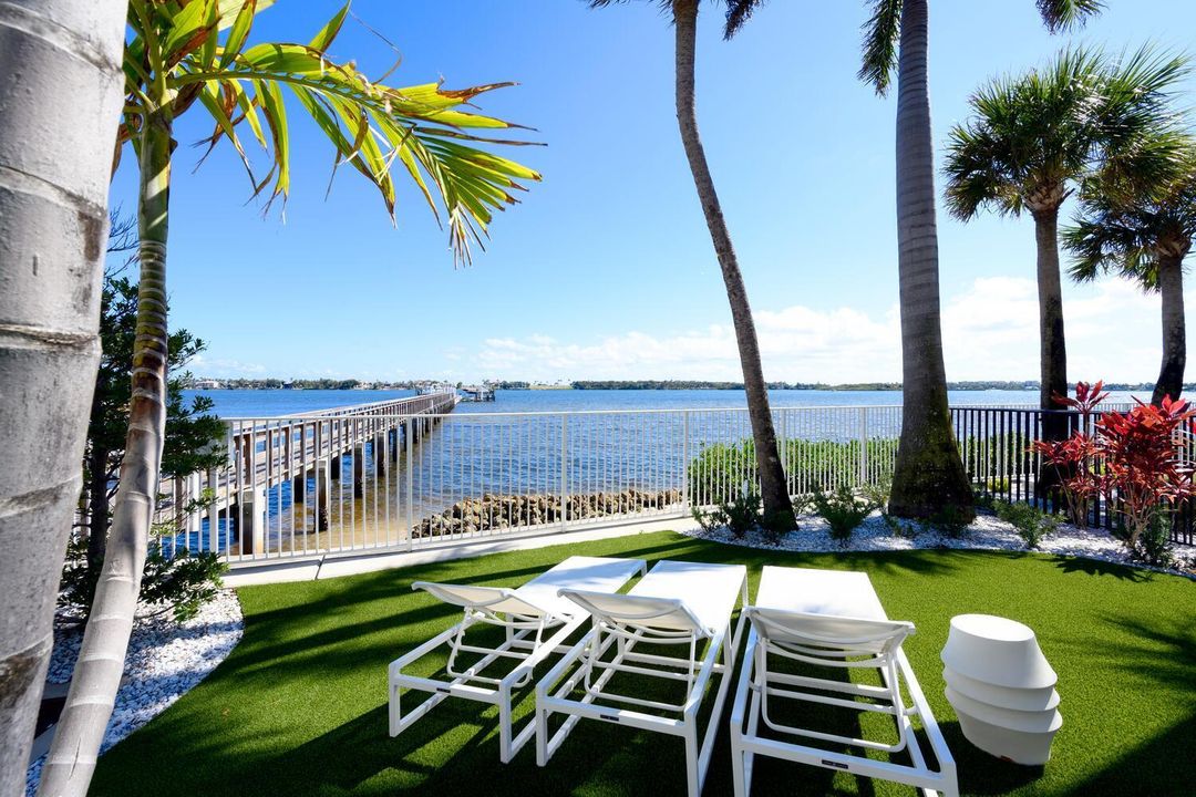 合同活跃: $3,900,000 (5 贝兹, 6 浴室, 4879 平方英尺)