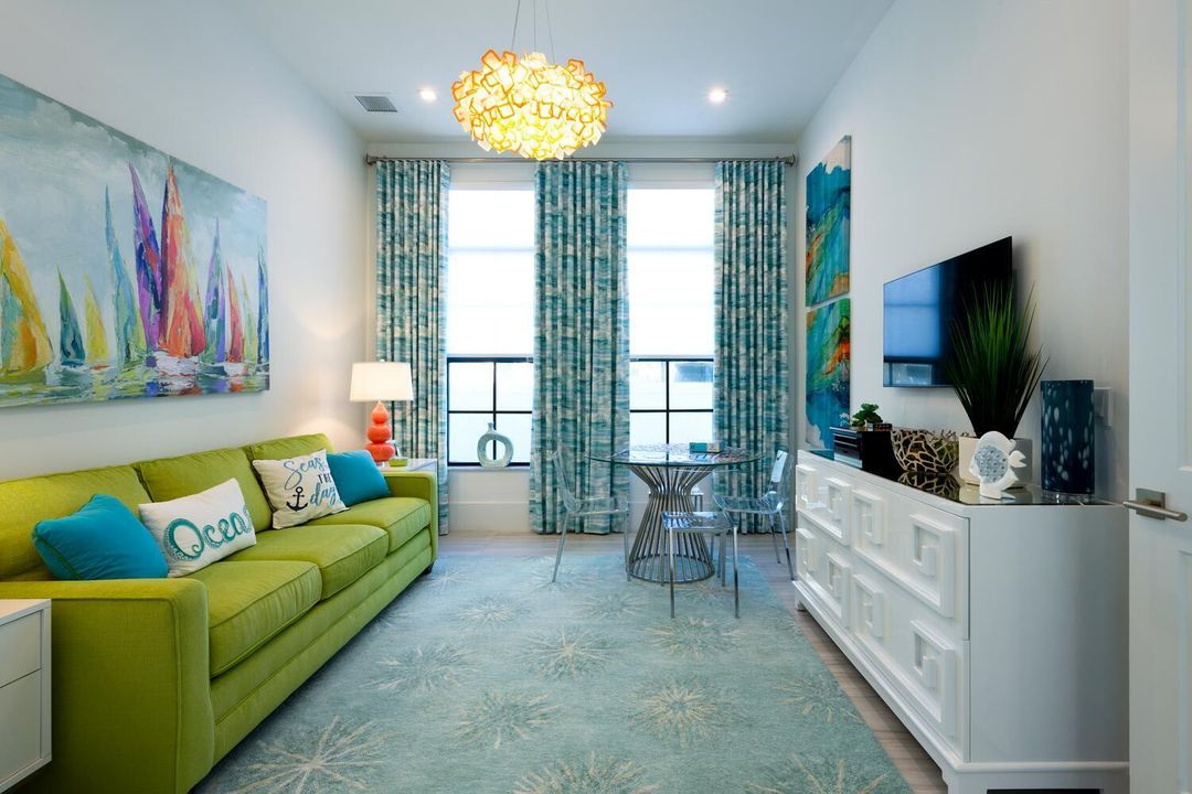 合同活跃: $3,900,000 (5 贝兹, 6 浴室, 4879 平方英尺)