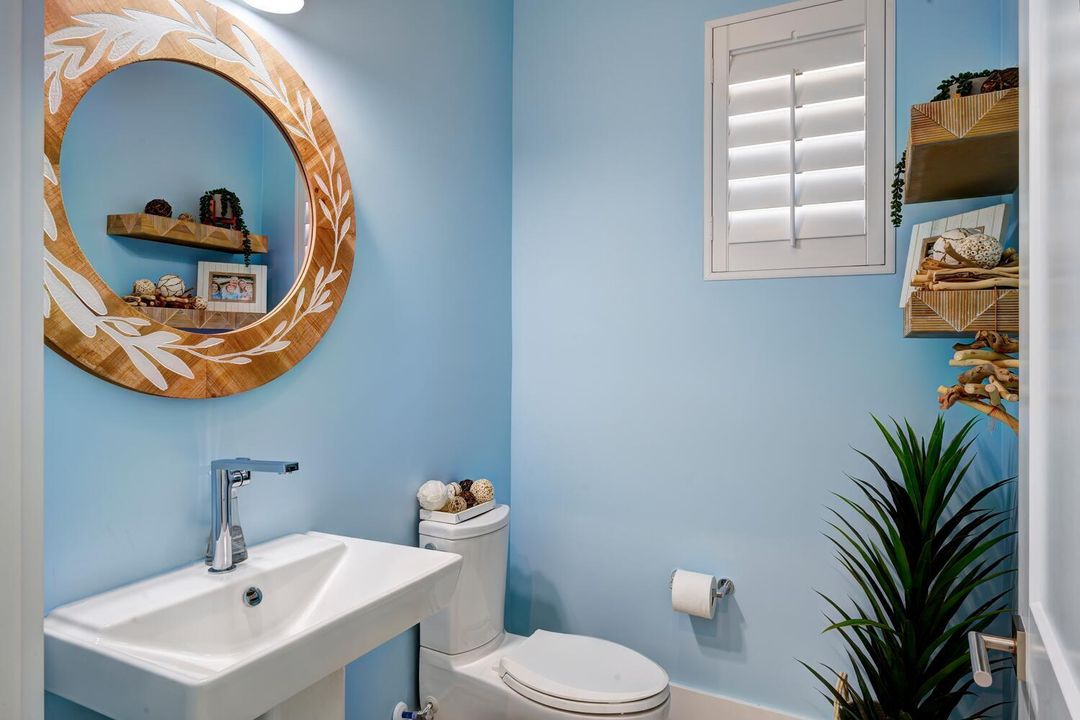 合同活跃: $3,900,000 (5 贝兹, 6 浴室, 4879 平方英尺)