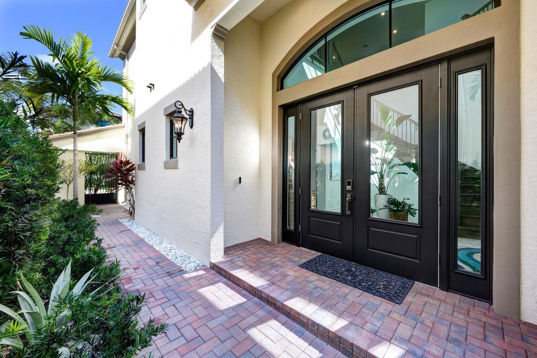 合同活跃: $3,900,000 (5 贝兹, 6 浴室, 4879 平方英尺)