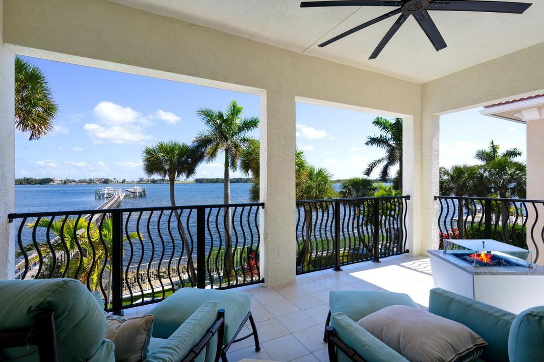 合同活跃: $3,900,000 (5 贝兹, 6 浴室, 4879 平方英尺)