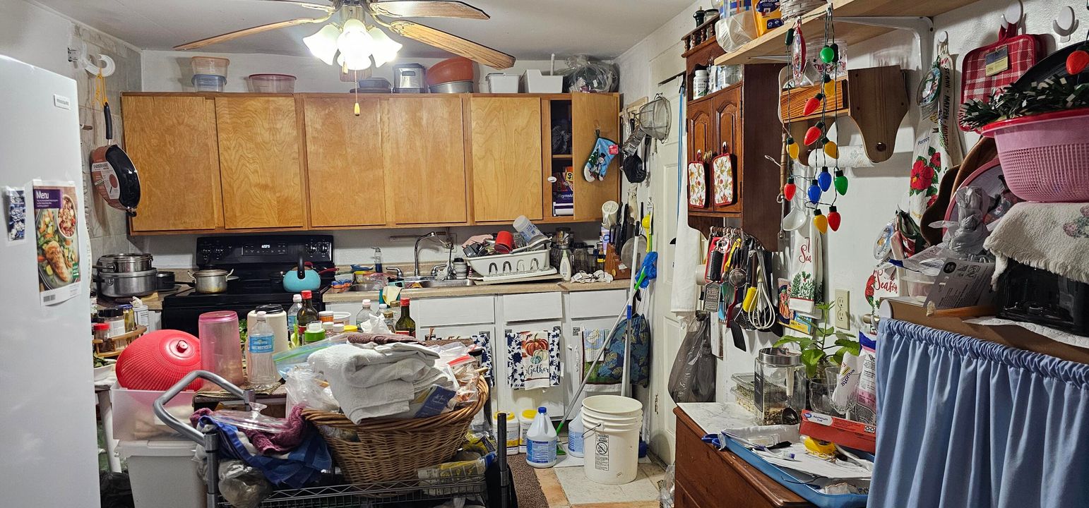 待售: $180,000 (3 贝兹, 1 浴室, 963 平方英尺)