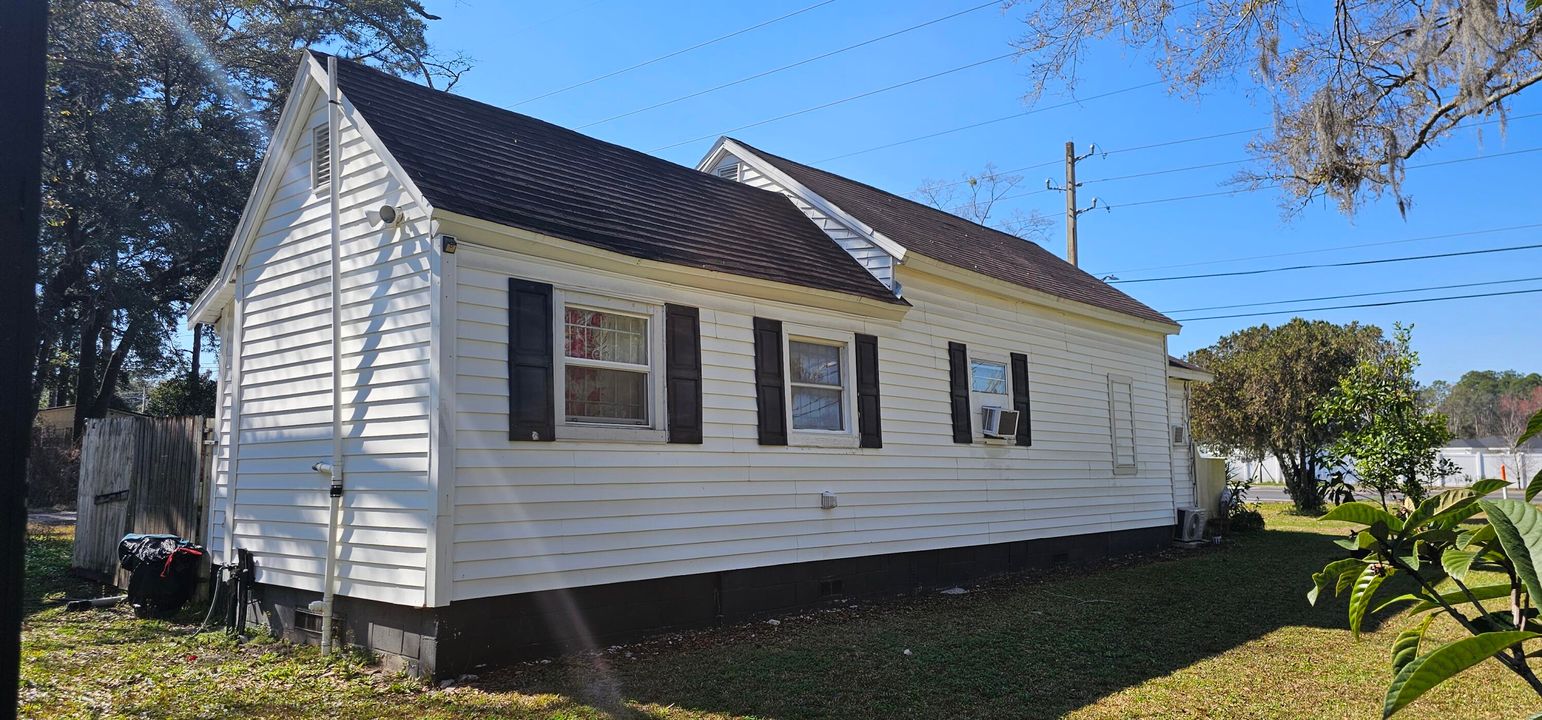 待售: $180,000 (3 贝兹, 1 浴室, 963 平方英尺)