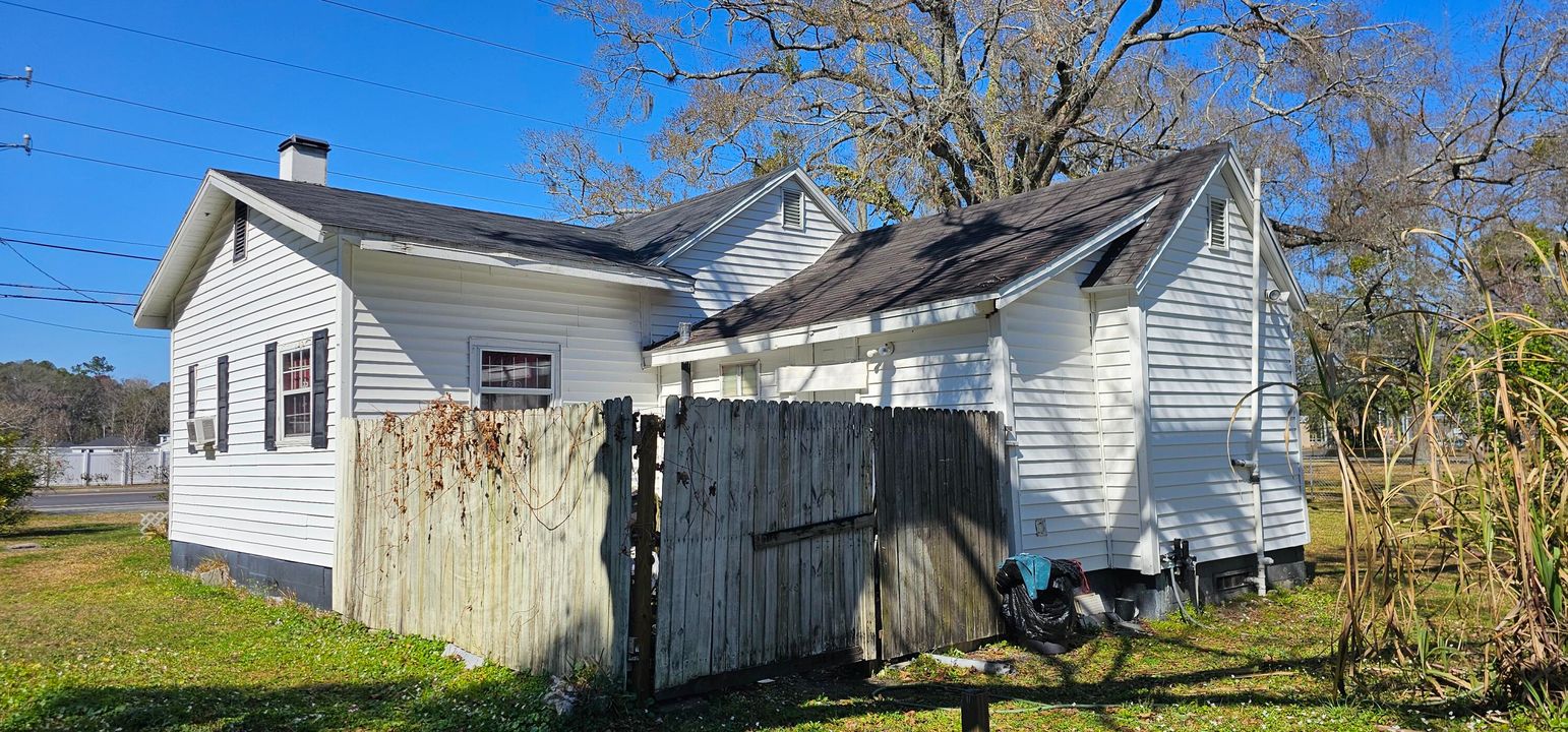 待售: $180,000 (3 贝兹, 1 浴室, 963 平方英尺)