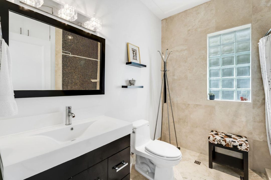 For Sale: $4,275,000 (7 beds, 5 baths, 6014 Square Feet)