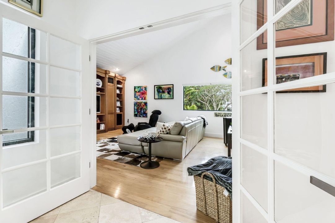 For Sale: $4,275,000 (7 beds, 5 baths, 6014 Square Feet)