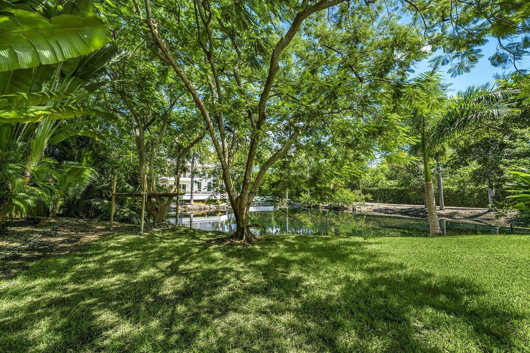 For Sale: $4,275,000 (7 beds, 5 baths, 6014 Square Feet)