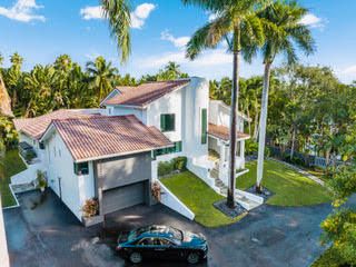 For Sale: $4,275,000 (7 beds, 5 baths, 6014 Square Feet)