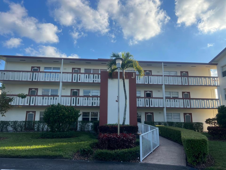 Vendido Recientemente: $110,000 (2 camas, 1 baños, 835 Pies cuadrados)