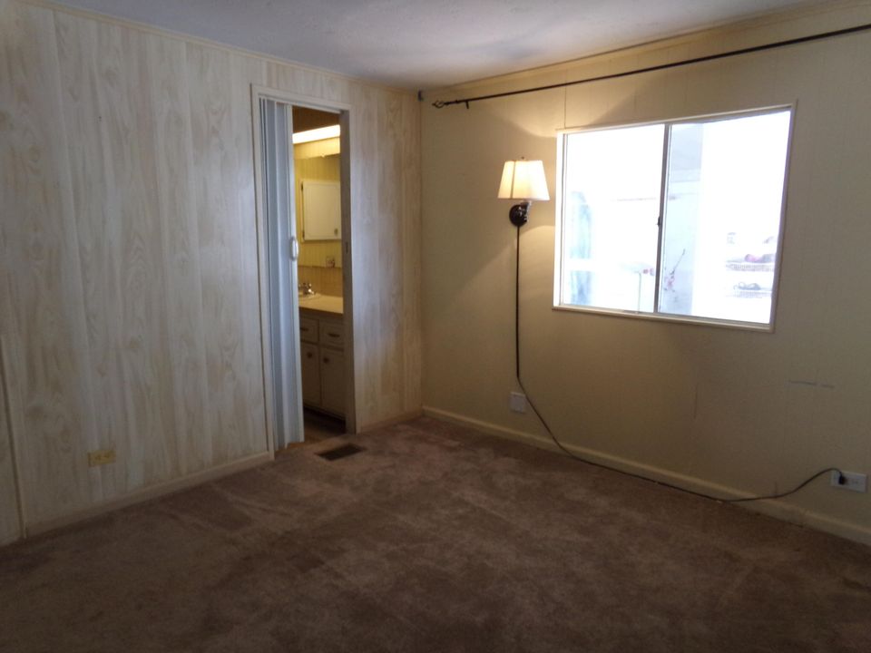 Active With Contract: $129,000 (2 beds, 2 baths, 1248 Square Feet)