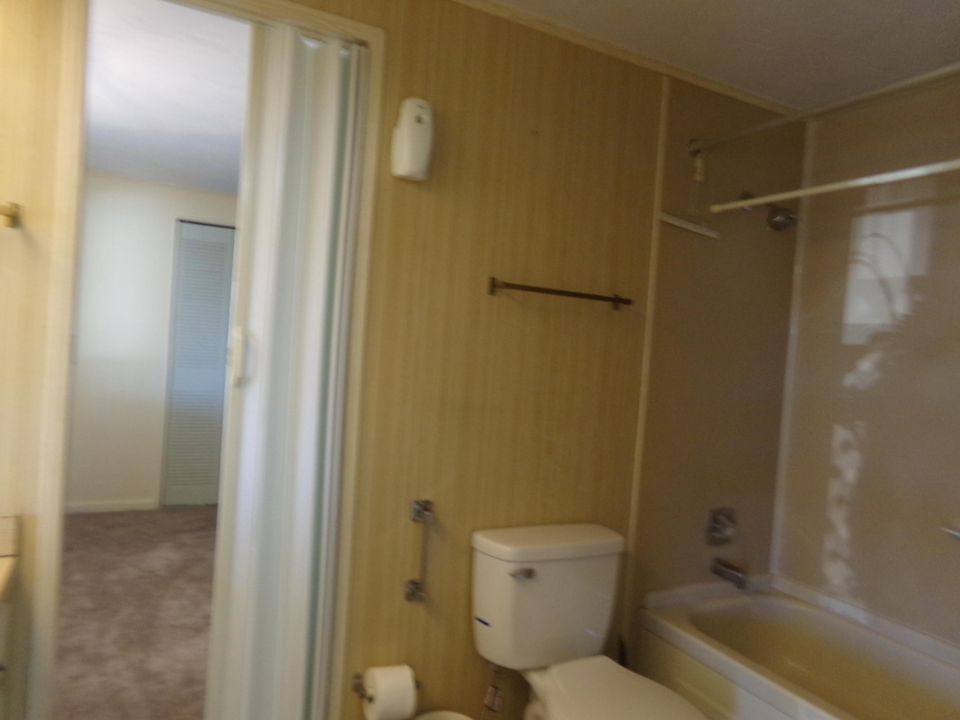 Active With Contract: $129,000 (2 beds, 2 baths, 1248 Square Feet)